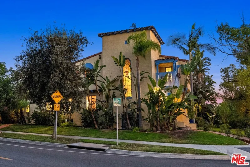 1162 Geneva, Glendale, CA 91207