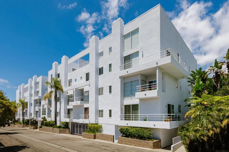 520 Barrington #101, Los Angeles, CA 90049