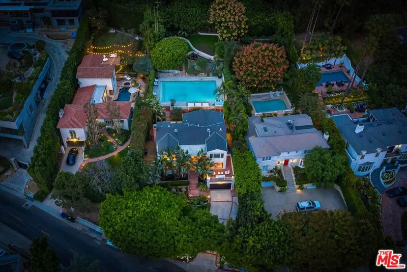 9049 Shoreham, Los Angeles, CA 90069