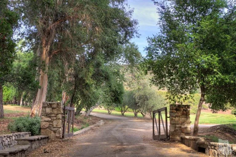 2250 Hermitage, Ojai, CA 93023
