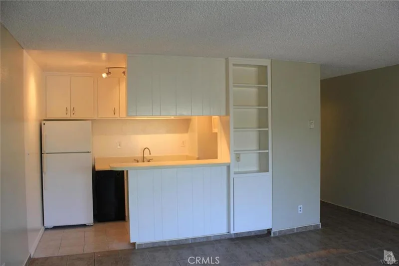 5585 Pacific Coast #305, Long Beach, CA 90804