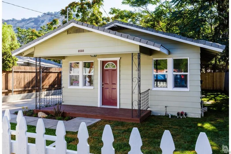 8560 Ventura, Ventura, CA 93001