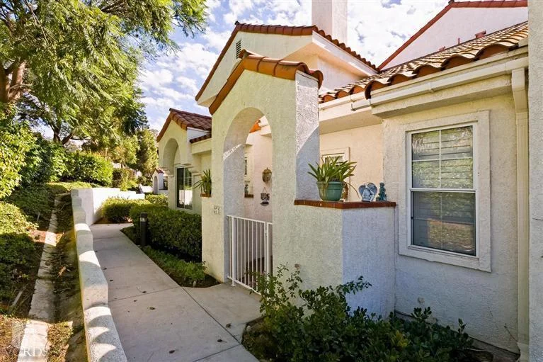 271 Camino Toluca, Camarillo, CA 93010