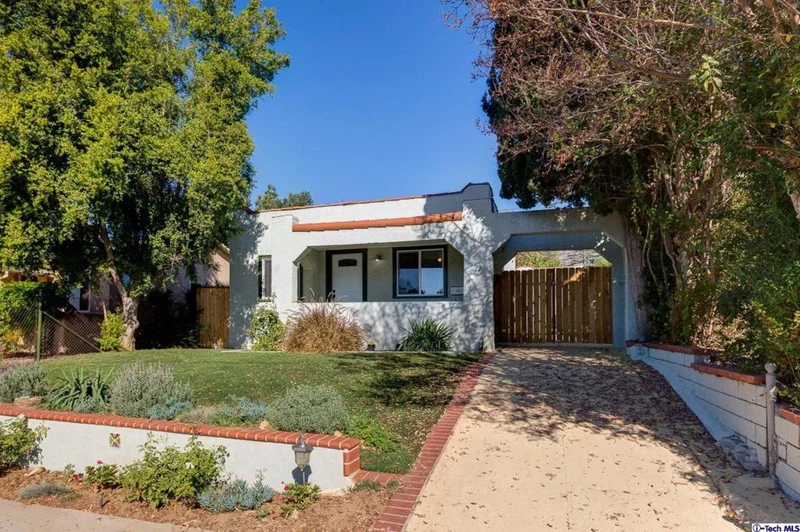 77 Mendocino, Altadena, CA 91001