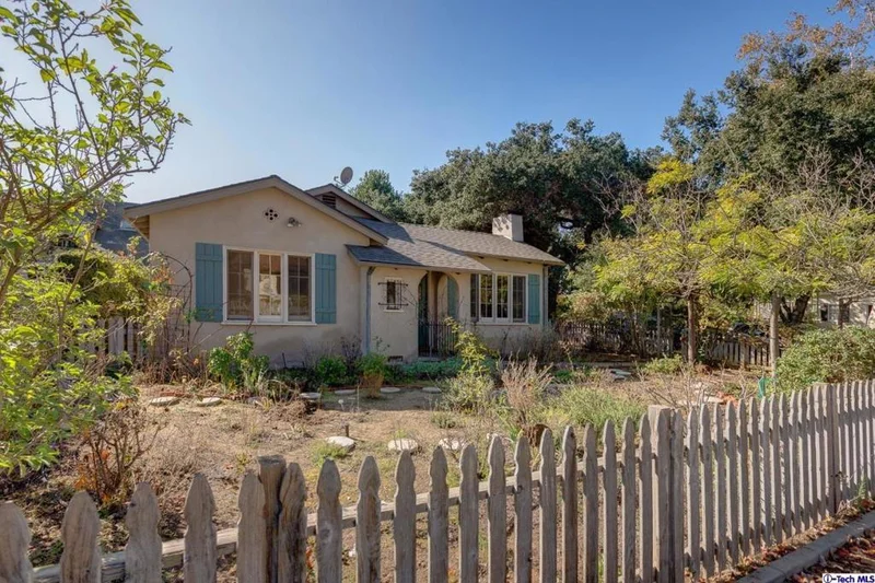 19 Oak Knoll Gardens, Pasadena, CA 91106