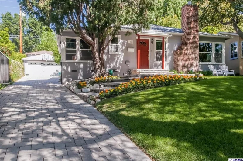 1011 Alta Vista, Altadena, CA 91001
