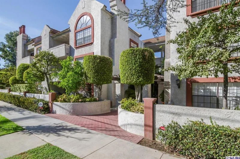 124 Monterey #110, South Pasadena, CA 91030