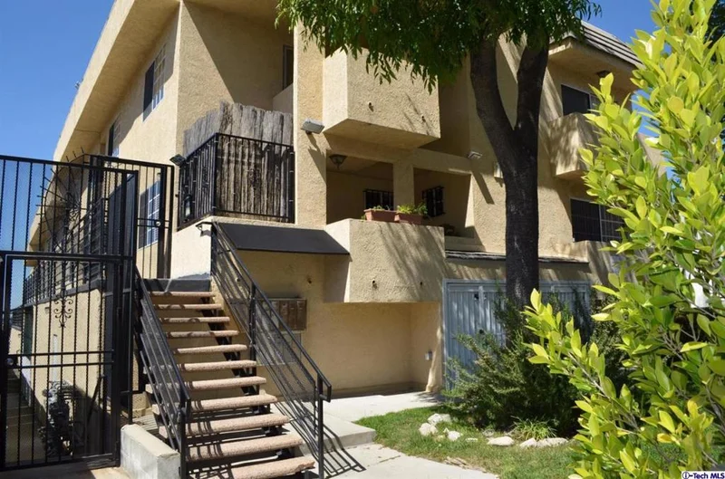 10055 Samoa #101, Tujunga, CA 91042