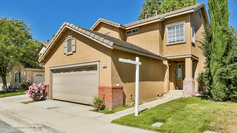 884 Bramble, Corona, CA 92880