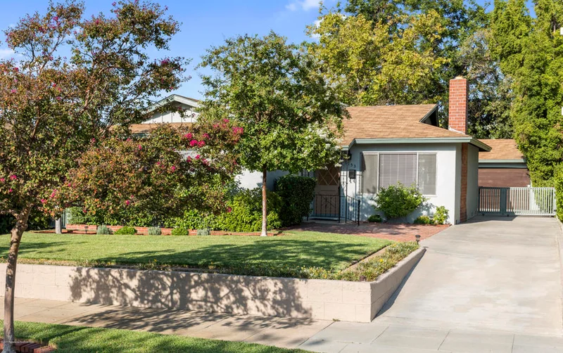 1153 Bresee, Pasadena, CA 91104
