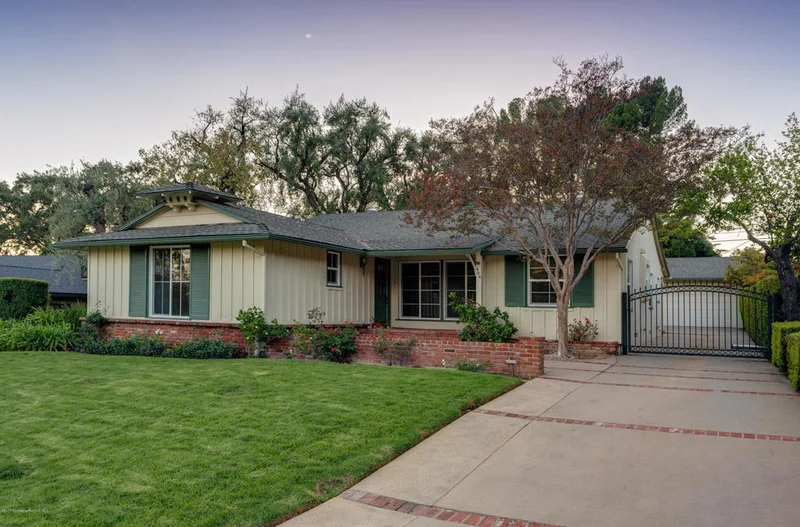 454 Oliveta, La Canada Flintridge, CA 91011