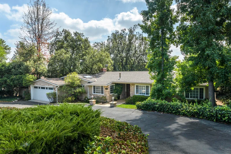 5225 Castle, La Canada Flintridge, CA 91011