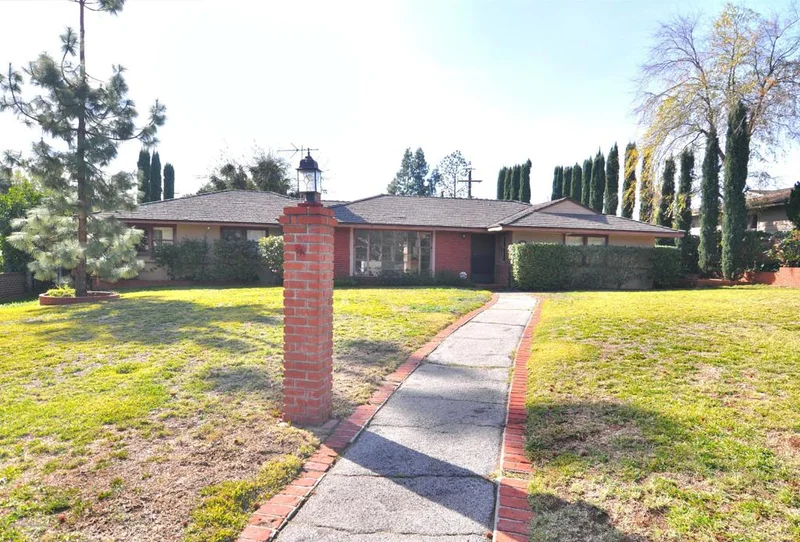 850 Lynnhaven, La Canada Flintridge, CA 91011