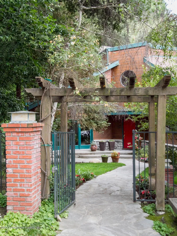 5208 Palm, La Canada Flintridge, CA 91011