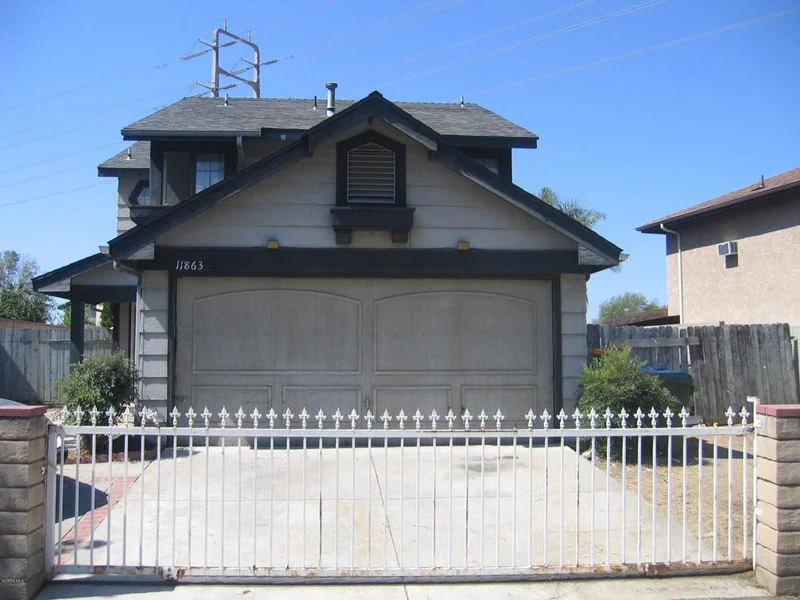11863 Gladstone, Sylmar, CA 91342