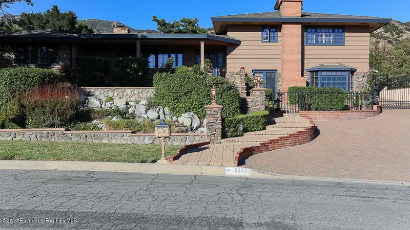 2263 San Gorgonio, La Canada Flintridge, CA 91011