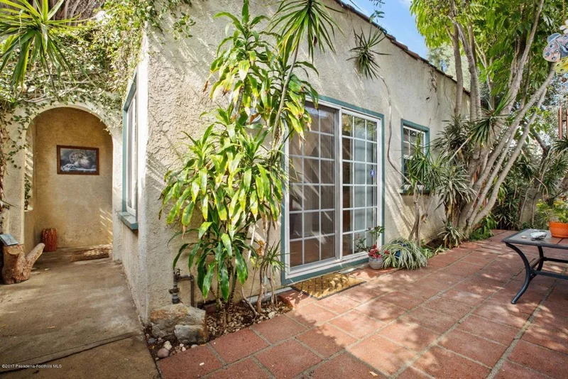 851 Banks Court Dr, Highland Park, CA 90042