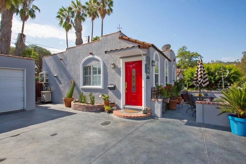 858 Banks Court Dr, Los Angeles, CA 90042