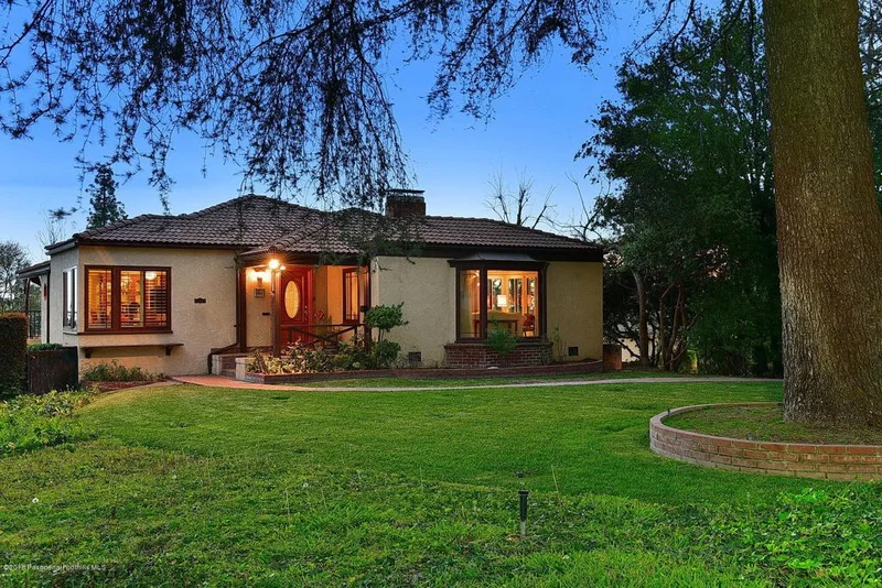 1018 Poppyfields, Altadena, CA 91001