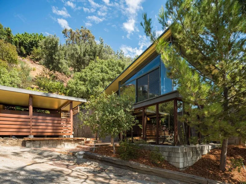 914 Bluegrass, Los Angeles, CA 90049