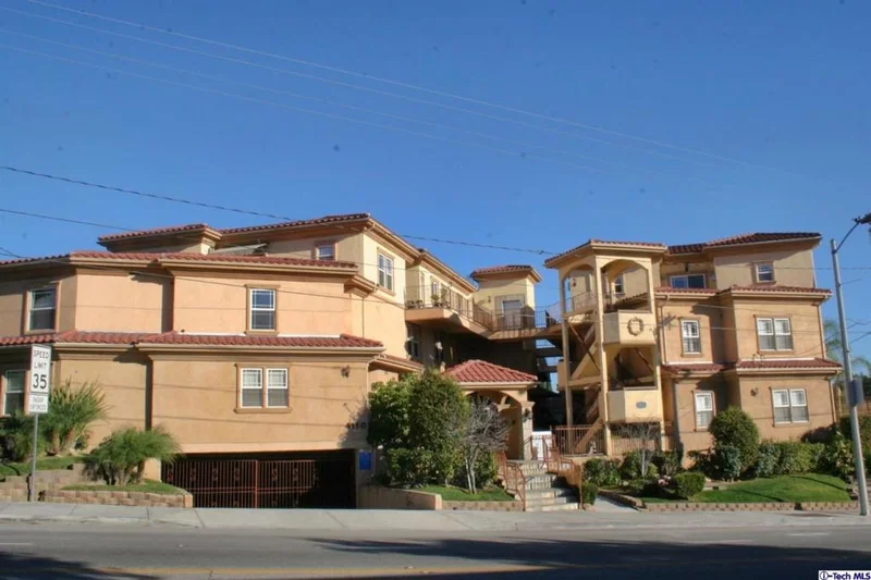 4110 La Crescenta #301, La Crescenta, CA 91214