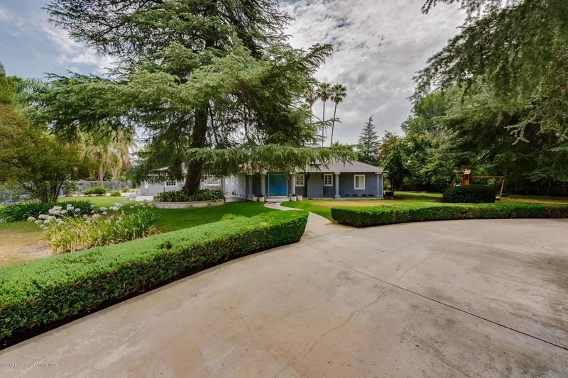 8454 White Oak, Northridge, CA 91325