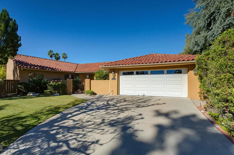 547 Meadowview, La Canada Flintridge, CA 91011