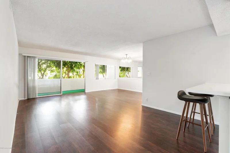 1142 Campbell #104, Glendale, CA 91207