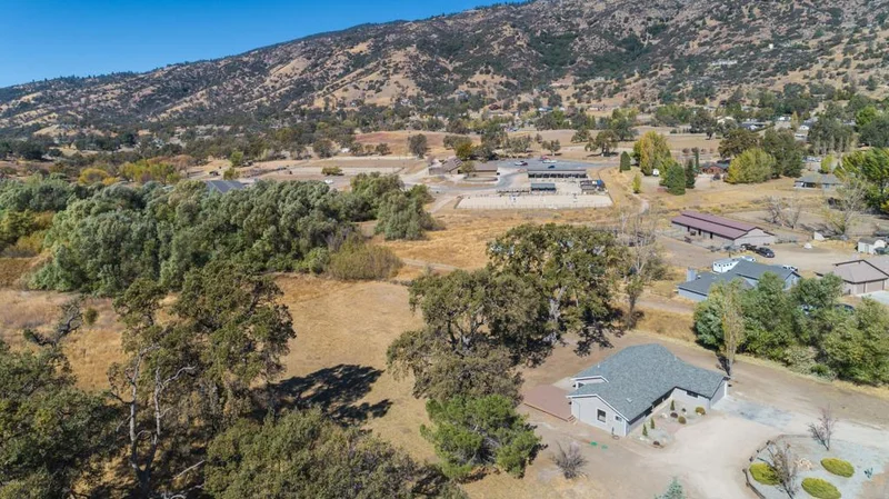 26916 Columbia, Tehachapi, CA 93561