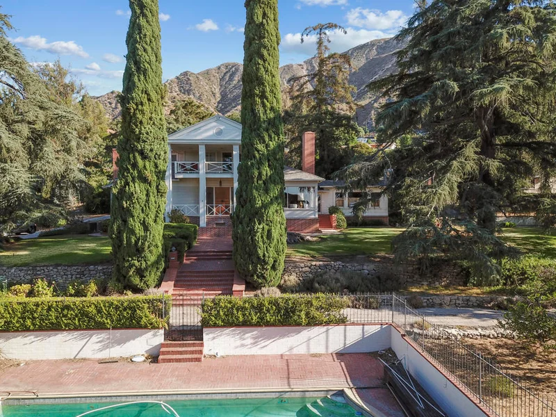 5500 La Crescenta, La Crescenta, CA 91214
