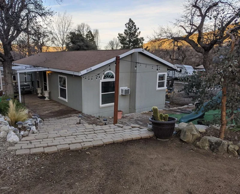 909 Lancer, Lebec, CA 93243