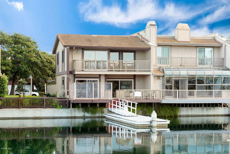 2301 Jamestown, Oxnard, CA 93035