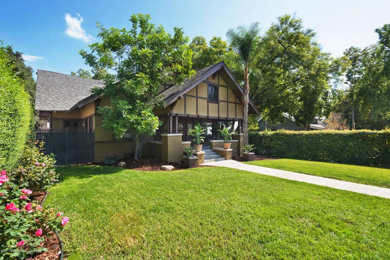 1050 Los Robles, Pasadena, CA 91104