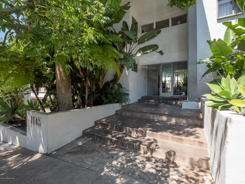 1145 Larrabee #20, West Hollywood, CA 90069