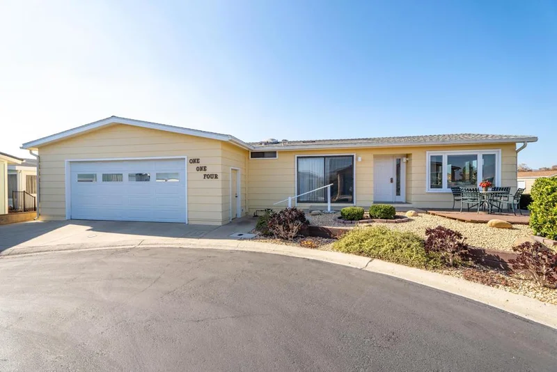 114 Poinsettia Gardens, Ventura, CA 93004