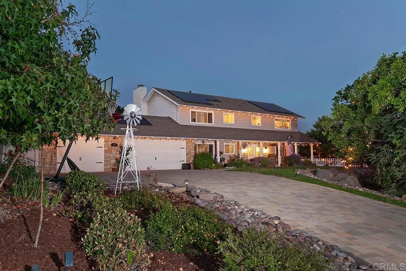 11328 Rolling Hills Dr., El Cajon, CA 92020