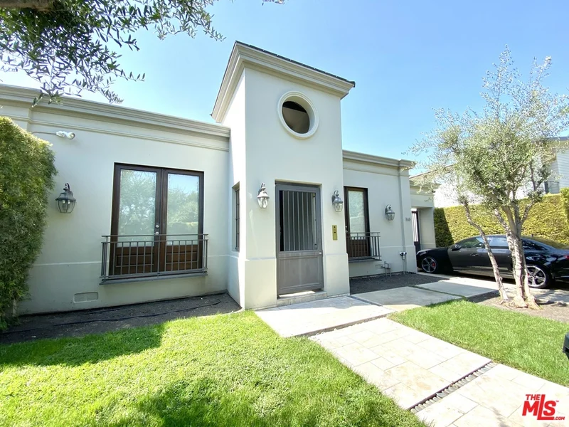 545 Huntley Drive, West Hollywood, CA 90048