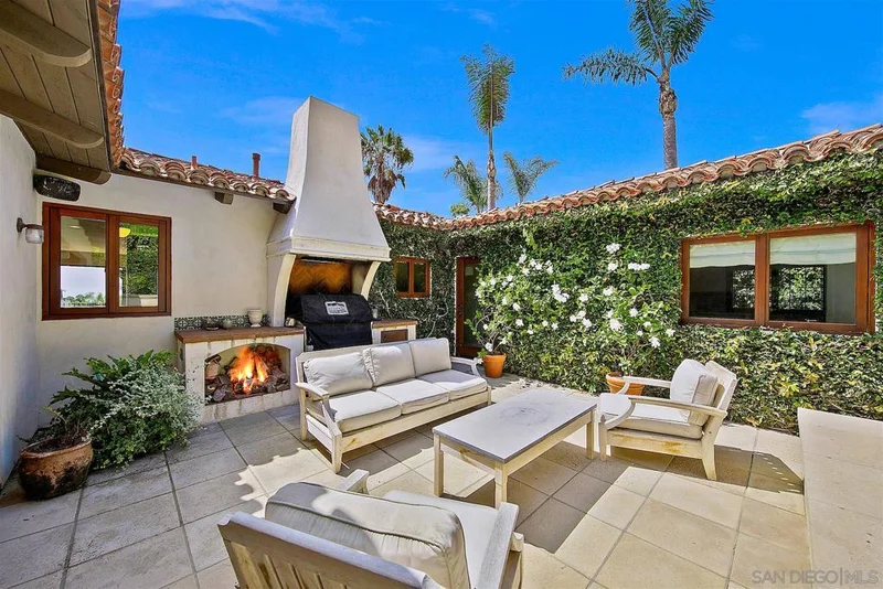 5541 Linda Rosa, La Jolla, CA 92037
