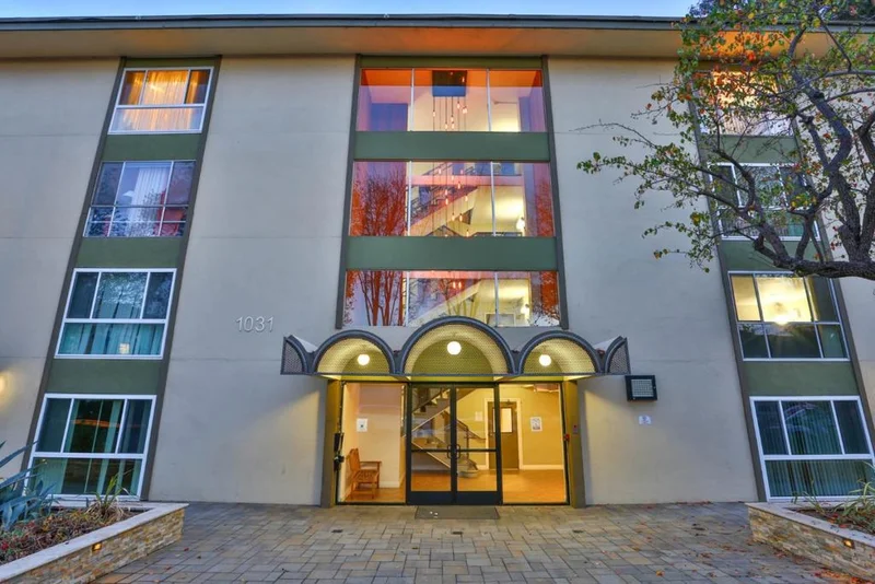 1031 Crestview #212, Mountain View, CA 94040