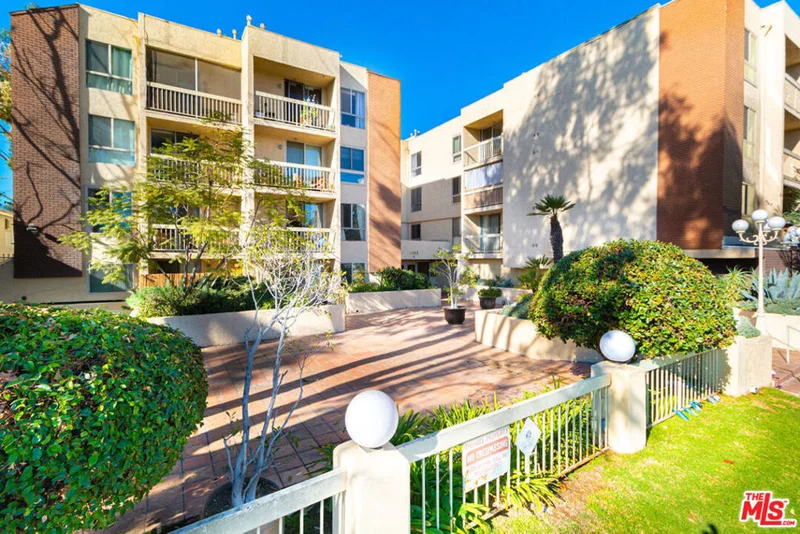 5143 Bakman #220, North Hollywood, CA 91601