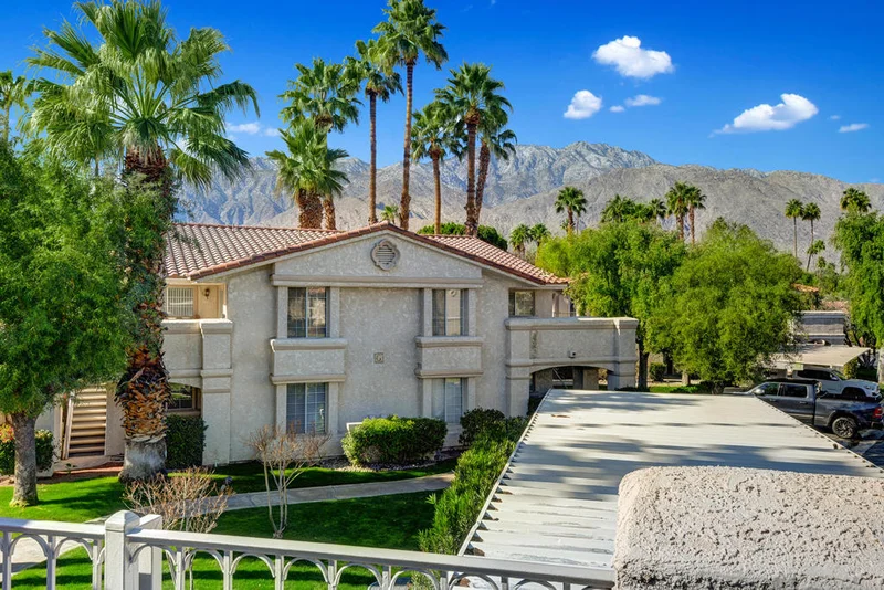 2701 Mesquite #F28, Palm Springs, CA 92264