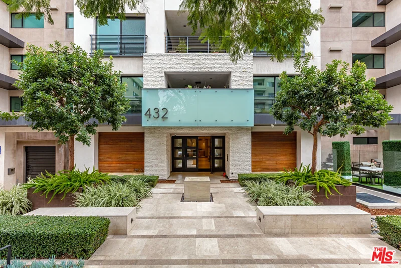 432 Oakhurst #104, Beverly Hills, CA 90210