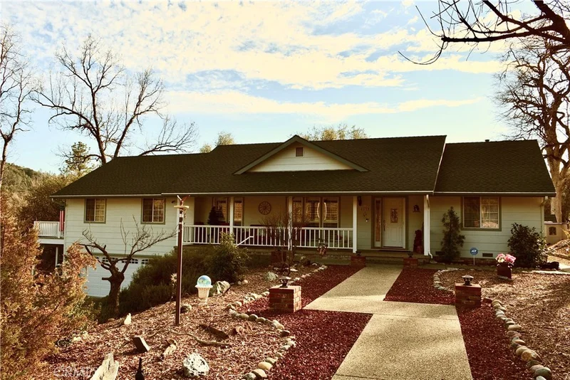 41715 River Falls Road, Oakhurst, CA 93644