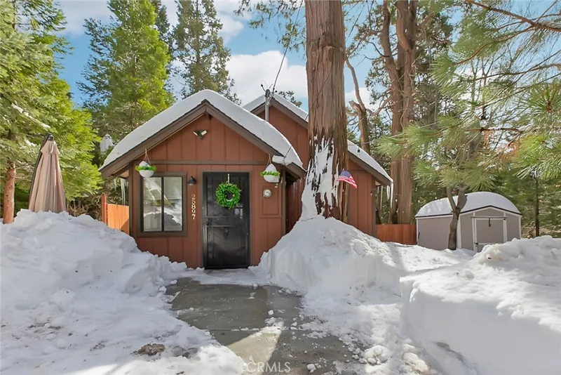 25897 North Rd, Twin Peaks, CA 92391