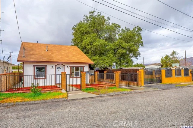 10235 Whitegate, Sunland, CA 91040