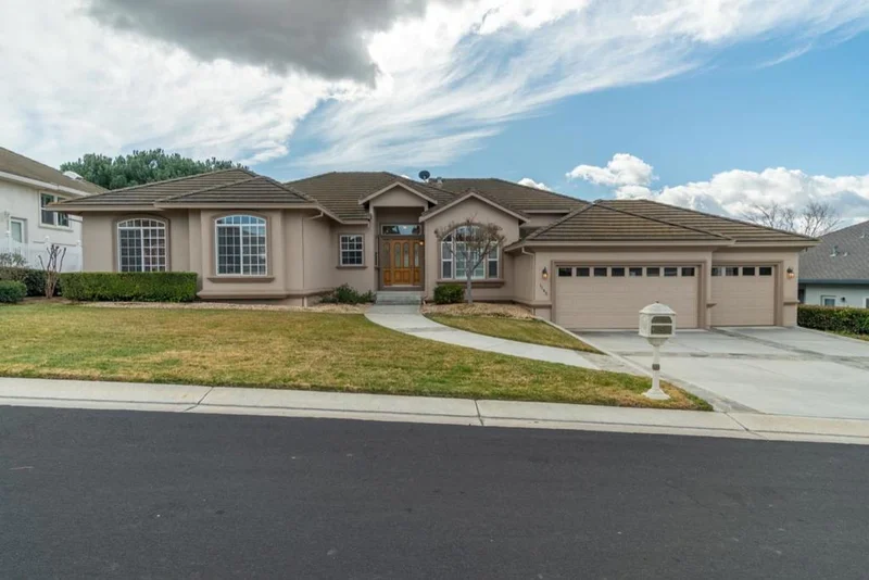 1145 Paullus, Hollister, CA 95023
