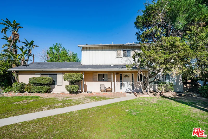 11548 Bonham, Sylmar, CA 91342