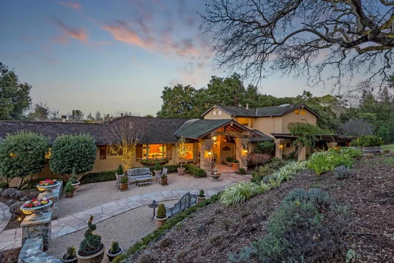27600 Edgerton, Los Altos Hills, CA 94022
