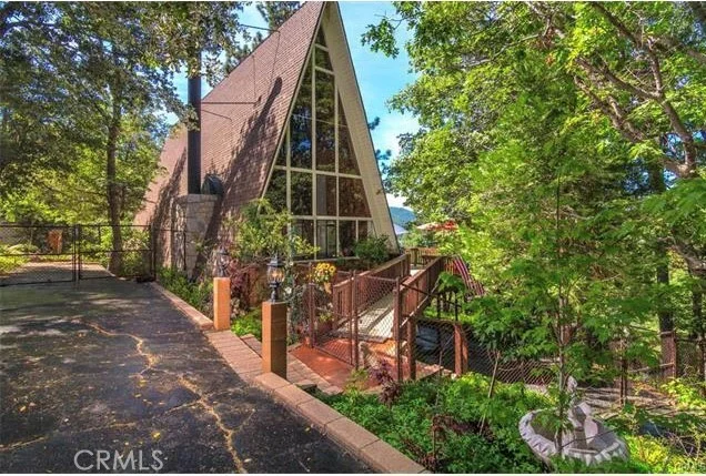 1136 State Hwy 173, Lake Arrowhead, CA 92352