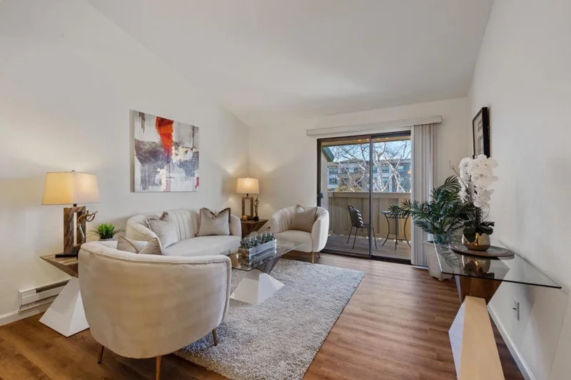 847 Woodside #220, San Mateo, CA 94401